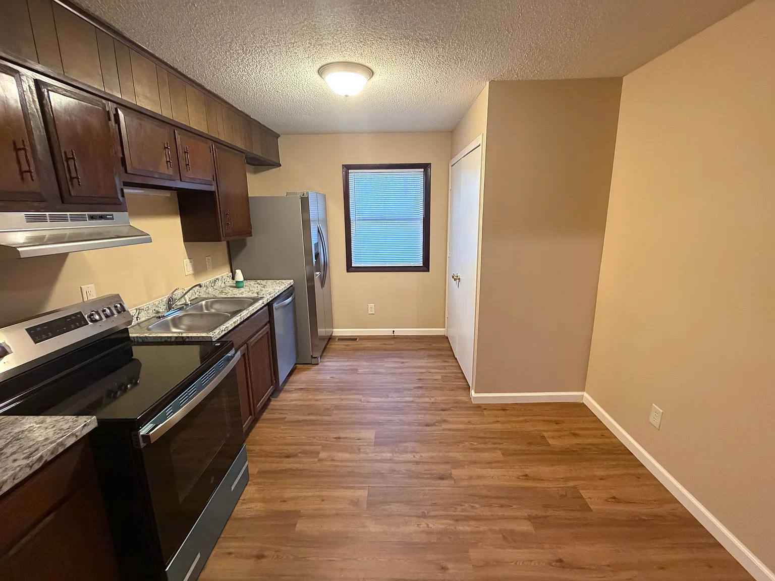 2 bed, 812 sqft, $1,295 — Photo 3