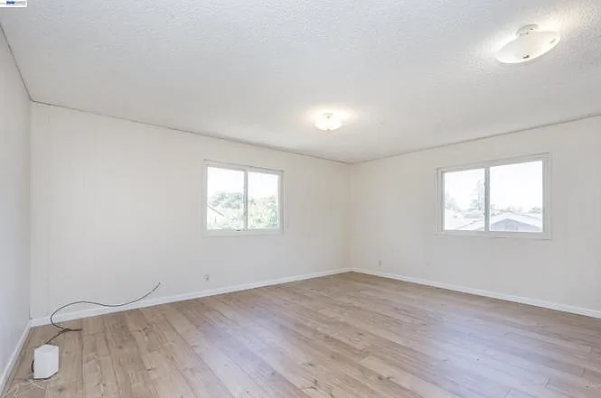4 bed, 1908 sqft, $4,400 — Photo 1