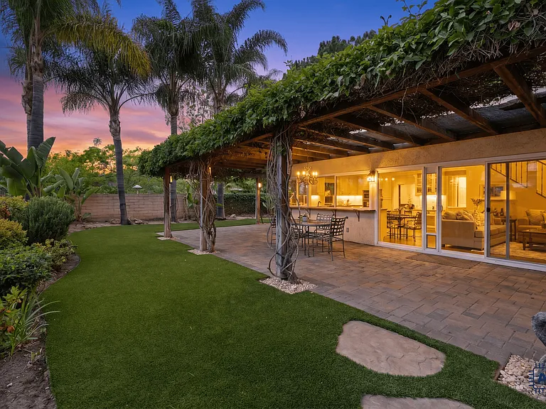 4501 Regents Ct — Photo 2