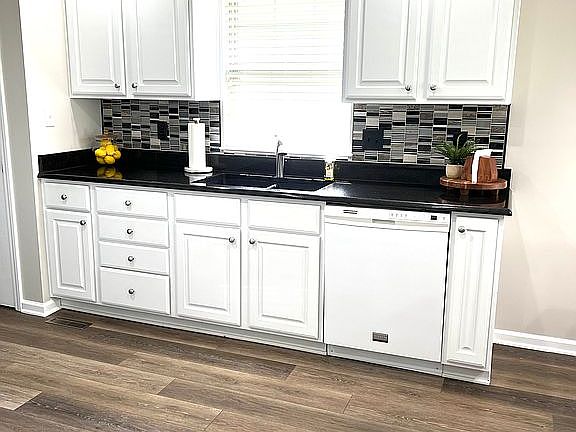 5th image of 8128 Obrian Blvd
