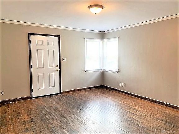 4th image of 153 E Hillcrest Ave
