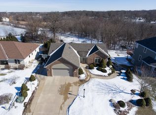 621 Mohr Cir, Waterford, WI 53185
