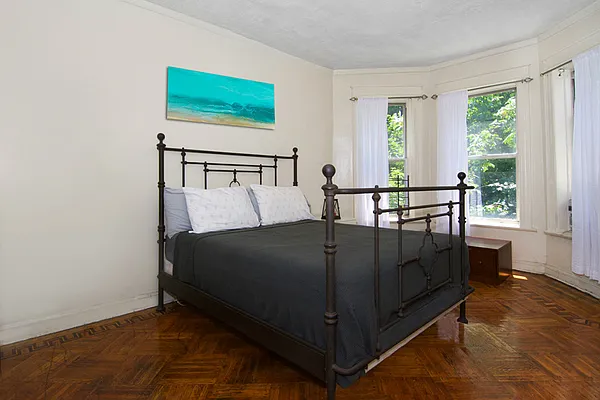 Sold by Brooklyn Bridge | media 7