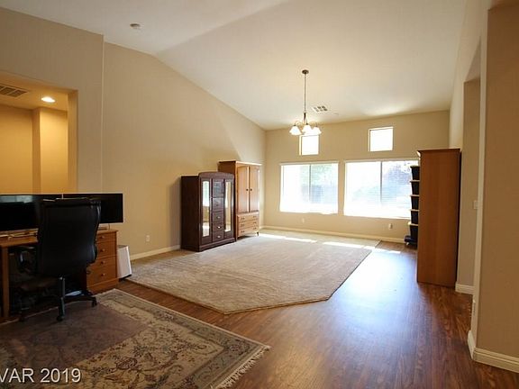3rd image of 8113 Hopscotch St