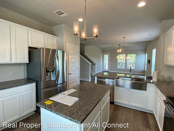 3rd image of 3204 Burnside Cir