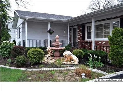452 Birch Bark Dr photo 1