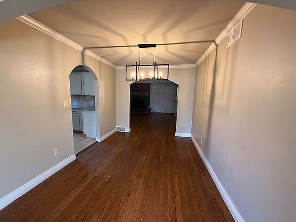 4th image of 9537 Village Dr