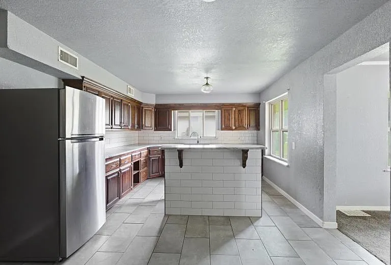 1707 S Broadway Blvd — Photo 4