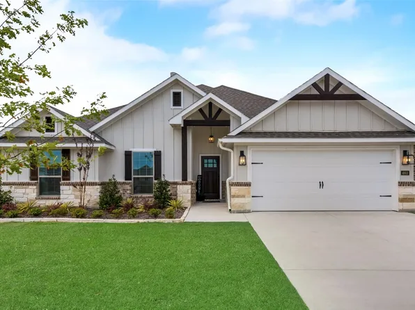 101 Maverick Ln, Pilot Point, TX 76258