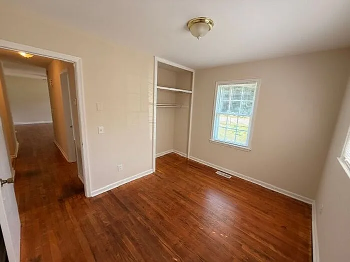 3 bed, 1.0 bath, $995 — Photo 4