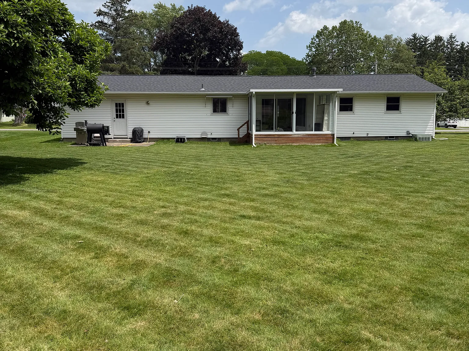 3 bed, 1279 sqft, $2,250 — Photo 3