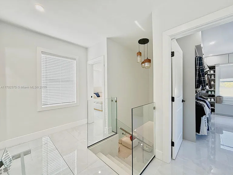 927 SW 18th Ave — Photo 9