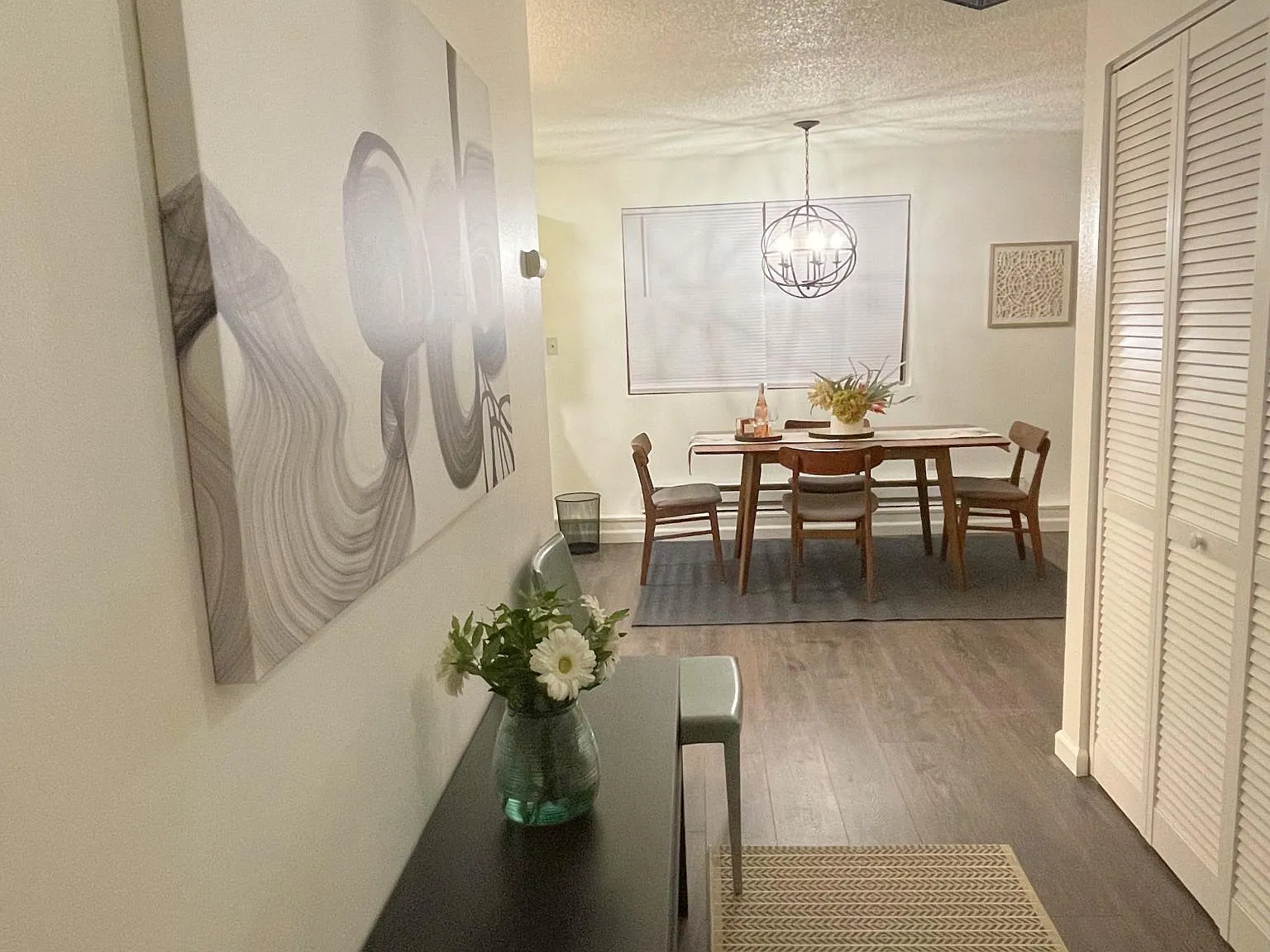 Studio, 900 sqft, $2,400 — Photo 4