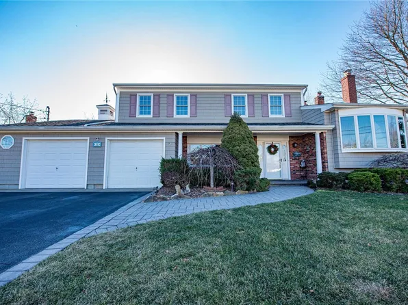 22 Dolphin Lane, West Islip, NY 11795
