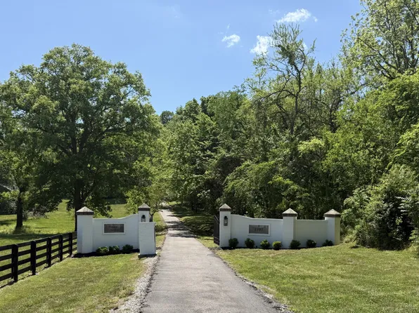 1395 Roy Sellers Rd, Columbia, TN 38401