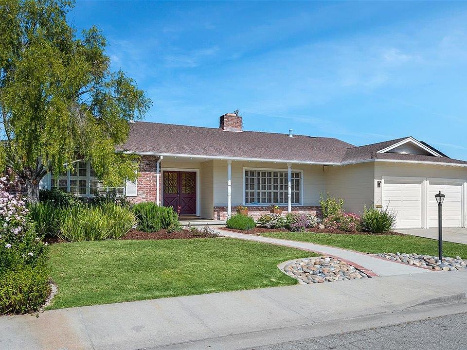 1st image of 220 Archer Dr