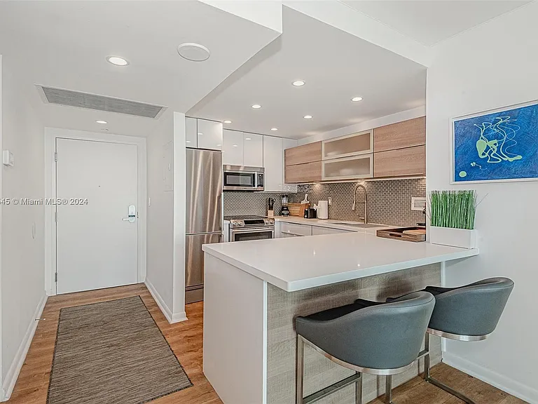 2301 Collins Ave #1230 — Photo 12