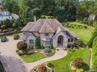 11 Mountain View Ct, Demarest, NJ 07627