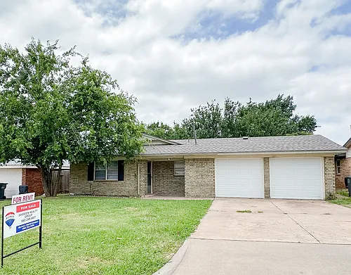 611 SE Mieling Dr Photo 1