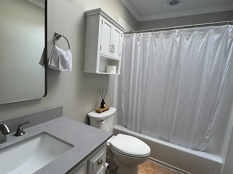 1210 Pineburr Ln — Photo 2