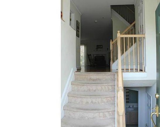 3rd image of 30 Sterling Ct
