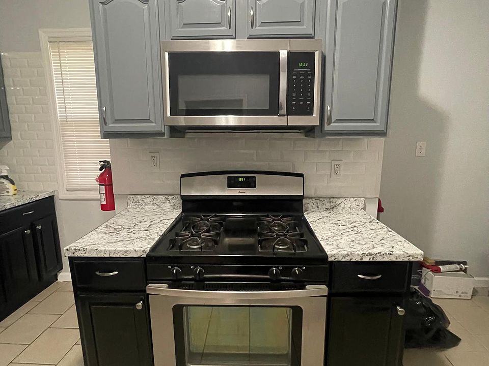 2nd image of 527 Hawthorne Ave #2