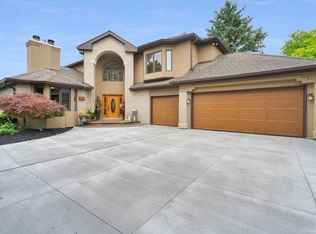 700 Lakes Edge Dr, Oxford, MI 48371