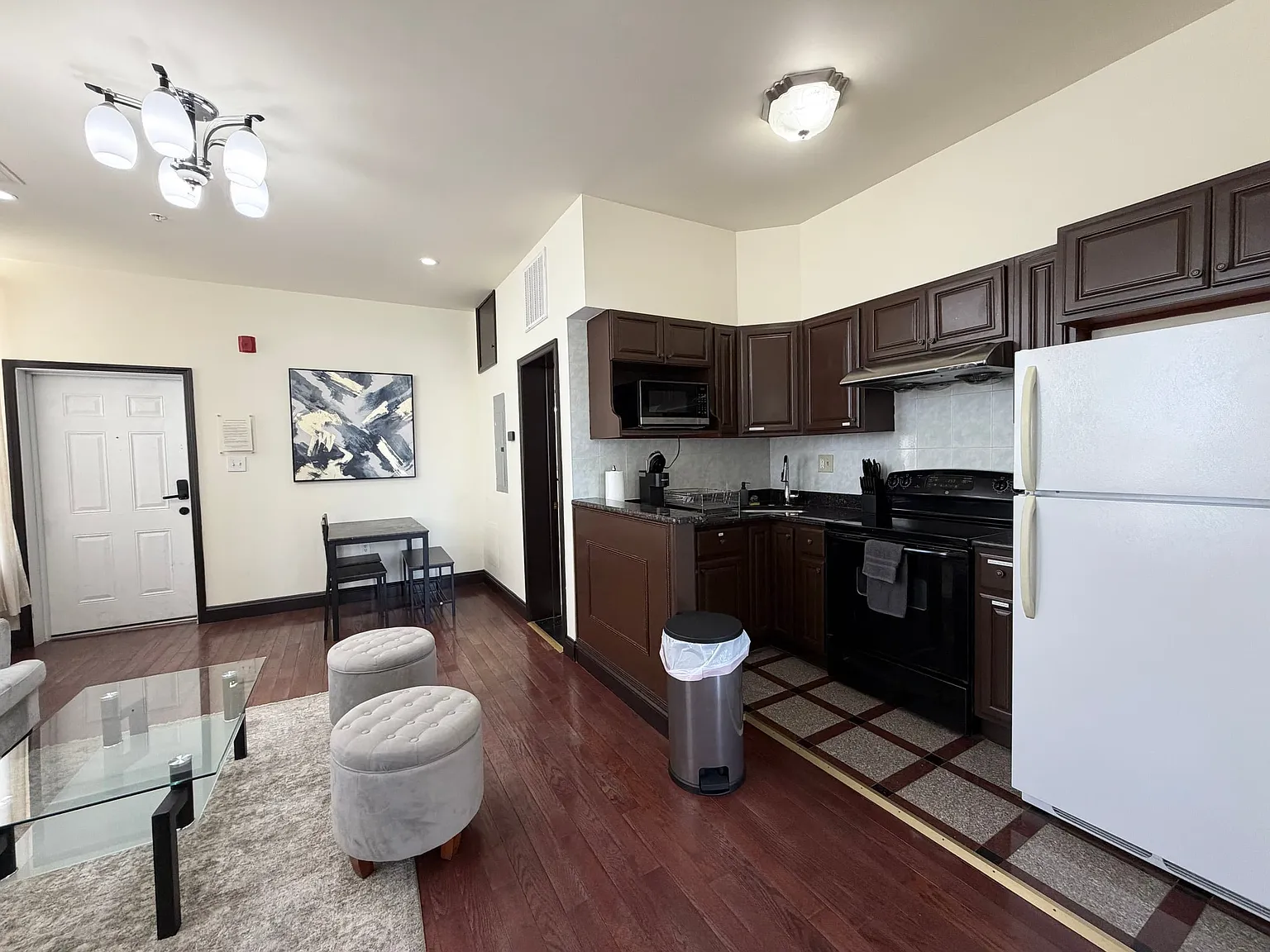 2 bed, 750 sqft, $1,750 — Photo 4