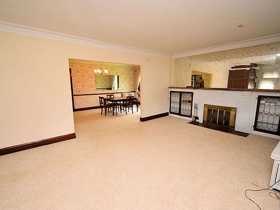 5th image of 621 E Margaret St