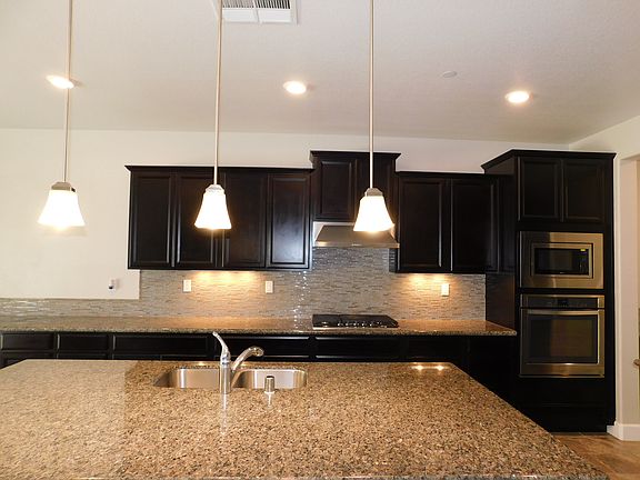 2nd image of 1090 Lavender St