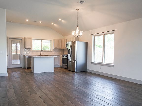 4th image of 1004 E Jackrabbit Ln