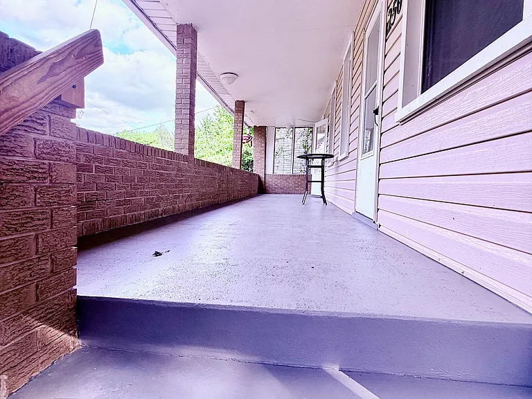 248 Derby St — Photo 4