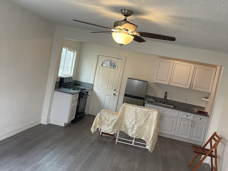 10616 S Central Ave #A — Photo 2