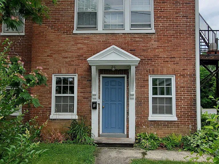 39 W King St #3 — Photo 2