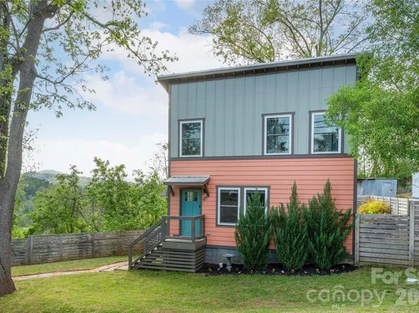 47 Mulberry St, Woodfin, NC 28804