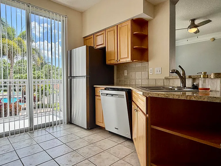 2010 Alta Meadows Ln #209 — Photo 8