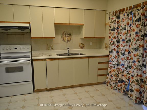 5th image of 517 Milverton Blvd