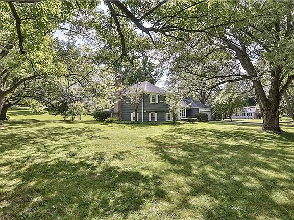 2nd image of 3 Cricket Hill Dr