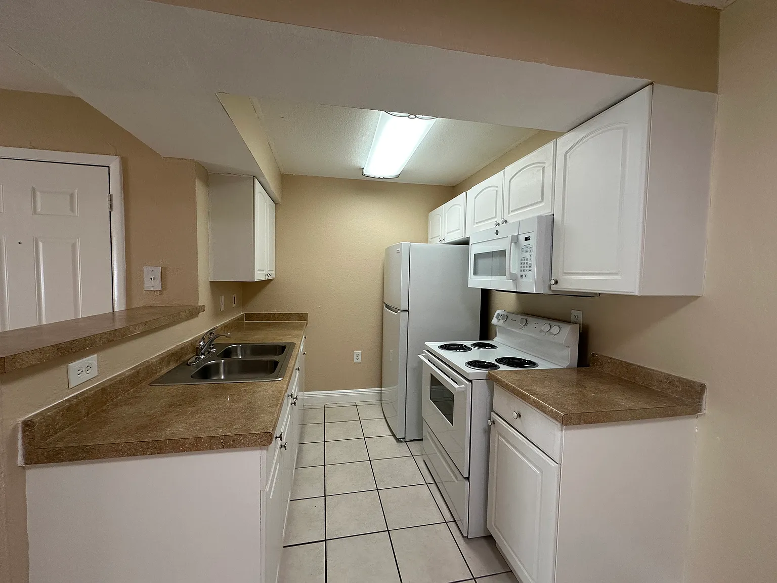 1 bed, 588 sqft, $1,900 — Photo 2