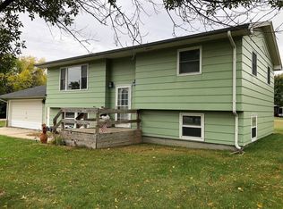 1524 E 3rd St, Redfield, SD 57469