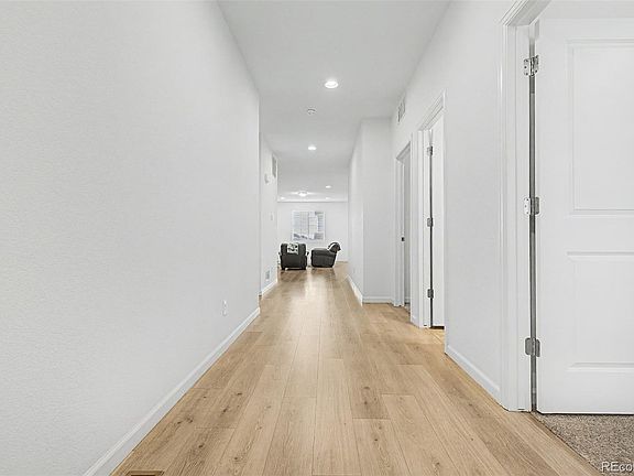 5th image of 121 S Vandriver Way