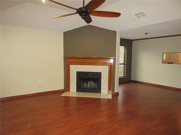 2nd image of 110 Glade Shadow Dr