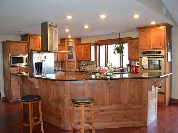 Breakfast Bar w/Granite