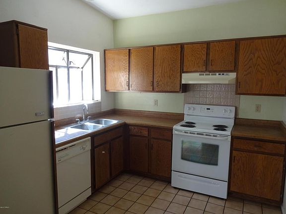 3rd image of 6989 N Village View Dr
