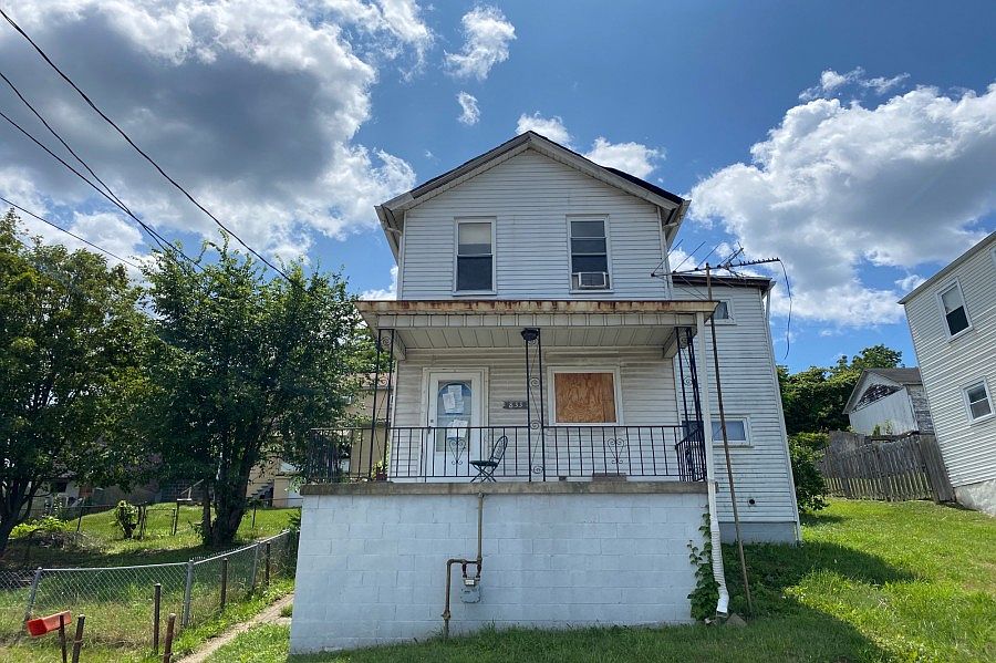 1st image of 833 Oakland Ave