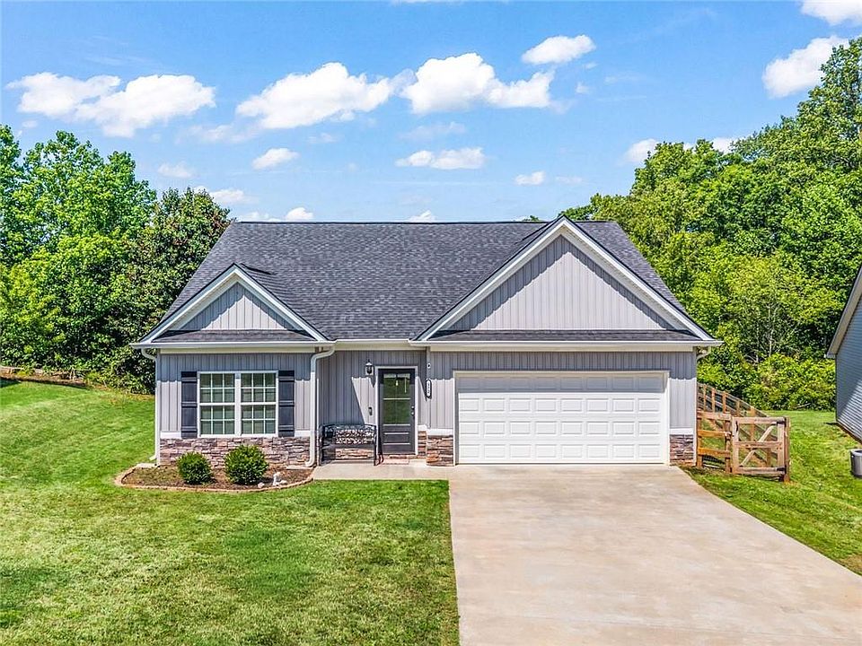 1st image of 372 Highland Pointe Dr
