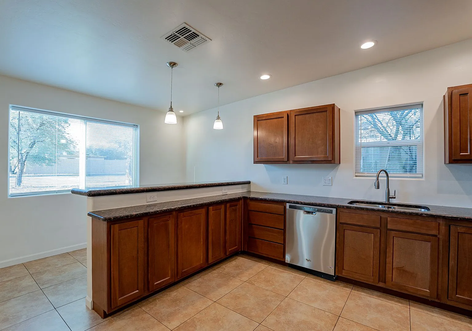 436 E. Waverly St. — Photo 3