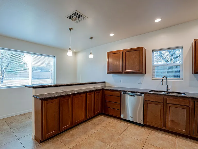 436 E. Waverly St. — Photo 3