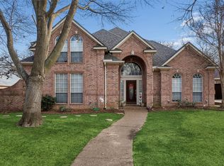 1625 Oak Creek Dr, Hurst, TX 76054