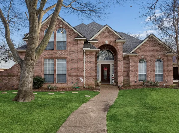 1625 Oak Creek Dr, Hurst, TX 76054